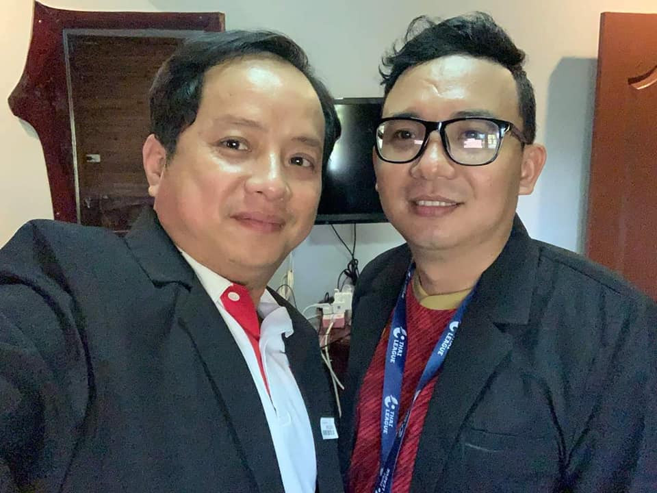 Hơn 40 phóng viên, truyền hình Việt Nam đã rơi vào trạng thái hoàn toàn bị động, điều đó còn khiến họ nháo nhác, tá hỏa lên để đi tìm mua hoặc thuê cho mình 1 bộ vest vừa vặn.