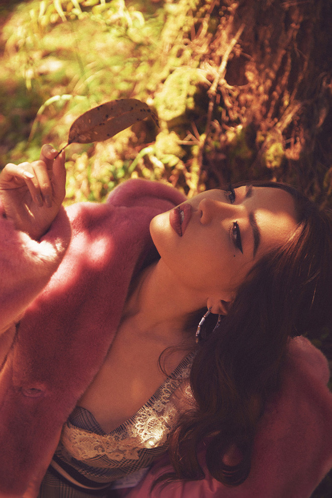 Chia sẻ sau khi ngắm bộ hình mới của Bích Phương, đa phần dân mạng đều cho rằng, nữ ca sĩ này vẫn giữ nguyên phong độ xinh đẹp của mình và lần này sự táo bạo trong việc khoe thân hình nuột nà đã làm nên thành công cho sản phẩm sắp ra mắt của mình mang tên Drama Queen.