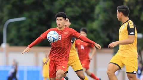 Đến phút 22', Đức Chinh có pha lập công thứ 2 sau cú sút bóng bằng chân trái dứt khoát găm bóng vào góc xa khung thành U22 Brunei.