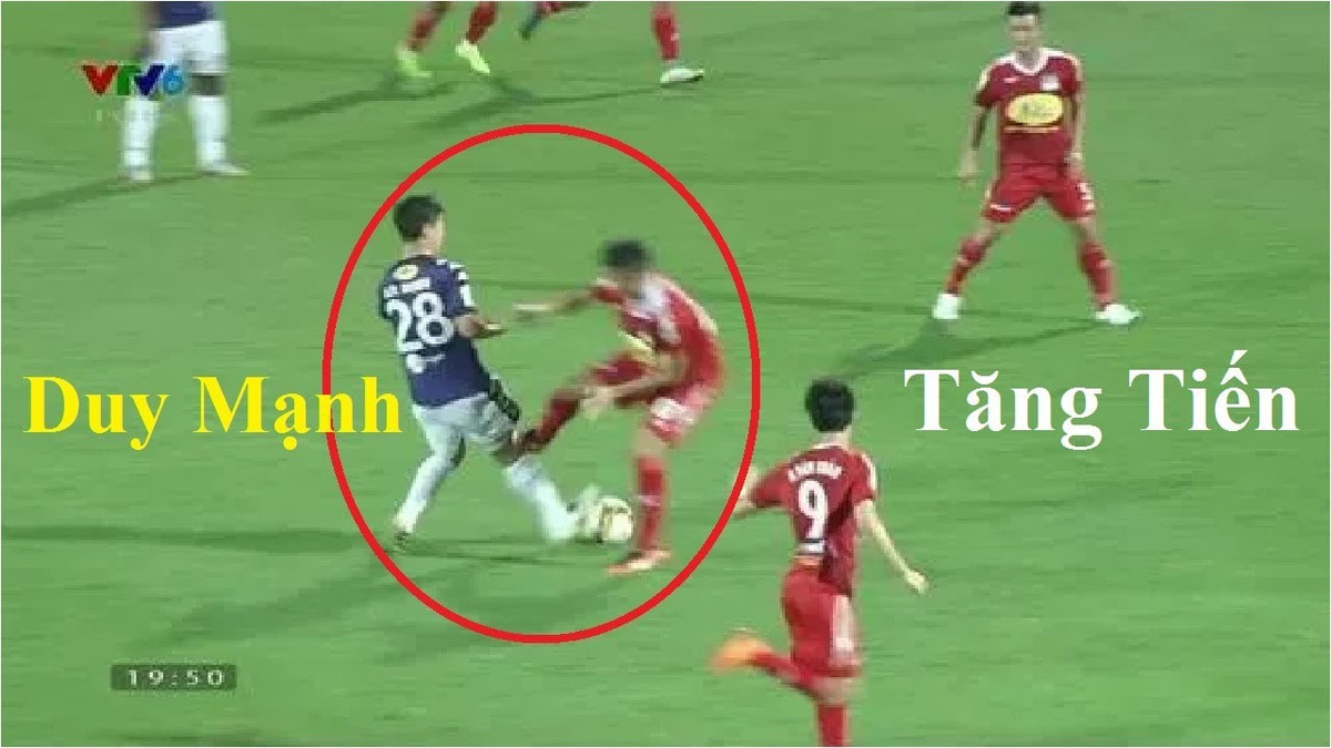 Còn nhớ cách đây chưa lâu, Tăng Tiến của HAGL đã có pha vào bóng trên mức cần thiết với Duy Mạnh của CLB Hà Nội FC. Tuy Duy Mạnh không dính chấn thương nặng nhưng pha bỏ bóng đá người của cầu thủ HAGL cũng khiến nhiều người ghê rợn.