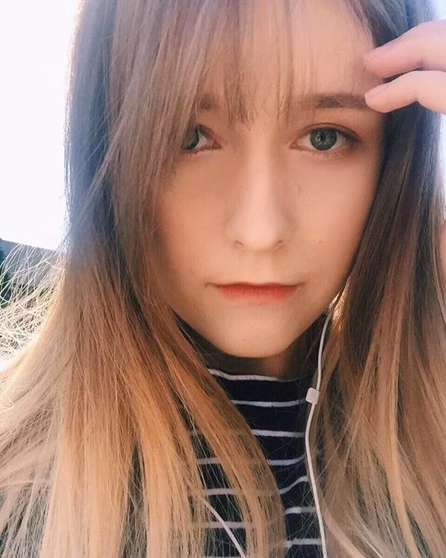 Chính vì sở hữu nhan sắc đẹp cực đẹp, trang cá nhân của Taera khủng và nhiều người phát hiện cô còn là fan cứng của các nhóm nhạc Hàn Quốc, đặc biệt là Taehyung (BTS), Krystal và Baekhyun (EXO).