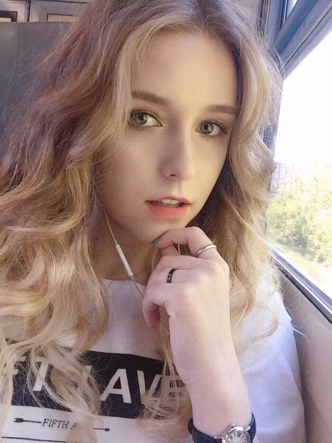 Dan mang "ban loan" vi co gai toc vang dep nhu thien than