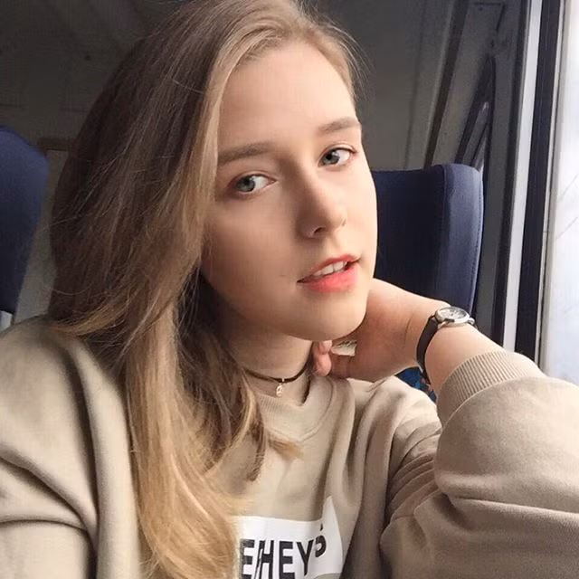 Theo dõi trên trang cá nhân của Taera, rất nhiều những bức ảnh xinh xắn của hot girl tóc vàng này được các fan liên tục chia sẻ và bình luận.