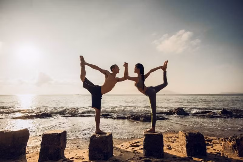 Đặc biệt, bộ ảnh tập Yoga này cũng là đánh dấu cột mốc tròn hai năm bắt đầu cuộc sống hôn nhân của cặp vợ chồng này.