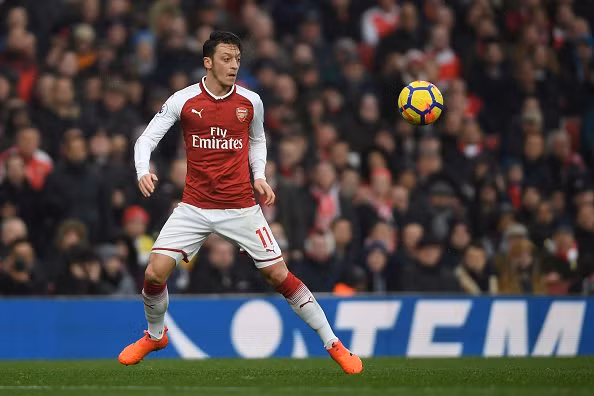 Đến Barca, Mesut Ozil nhận lương khủng: Như đã đưa tin, theo các thông tin chuyển nhượng cầu thủ mới nhất từ phương tiện truyền thông địa phương Catalonia, tiền vệ người Đức Mesut Ozil đã đạt thỏa thuận cá nhân với Barcelona trong kỳ chuyển nhượng mùa Đông tới. Ảnh: Mirror