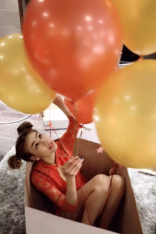 Nhiều người còn bày tỏ nỗi thất vọng tràn trề khi đi tin vào những cái hiện tại mà không hề hay biết quá khứ và cho rằng nhan sắc xinh đẹp của cô nàng đang sở hữu chỉ là sản phẩm của quá trình phẫu thuật thẩm mỹ