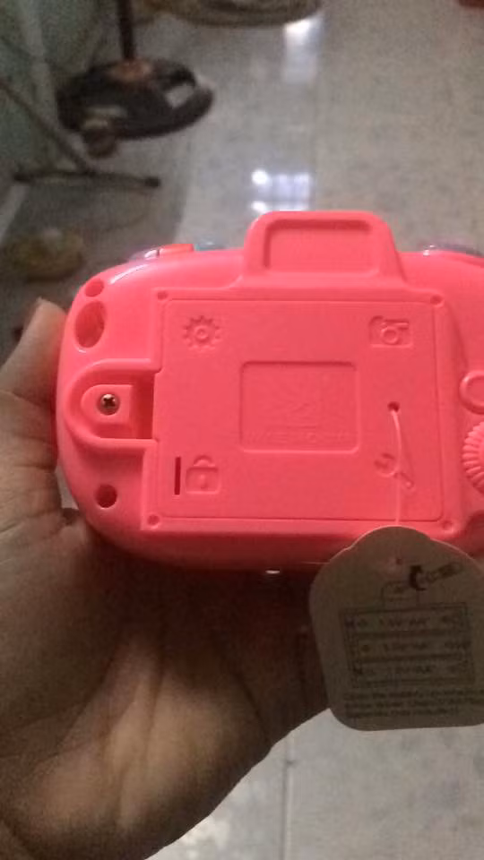 Thậm chí, người sử dụng trang Facebook Momo shop còn tư vấn tận tình chức năng, hướng dẫn sử dụng, làm cách nào khi có sự cố, mua film máy ảnh ở đâu cùng với đó là lời cam kết bảo hành 1 năm nên các chị không cần phải lo có sự cố.