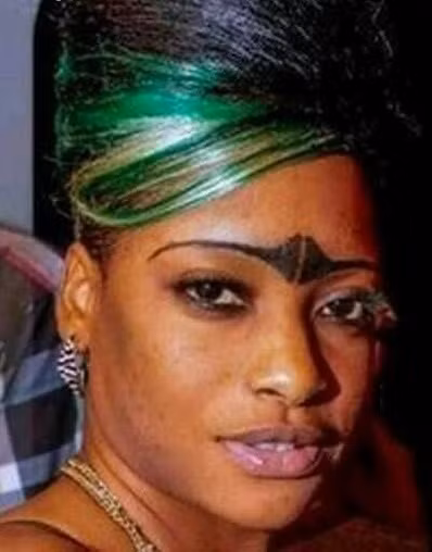 Bộ lông mày có điểm nhấn cực ấn tượng.