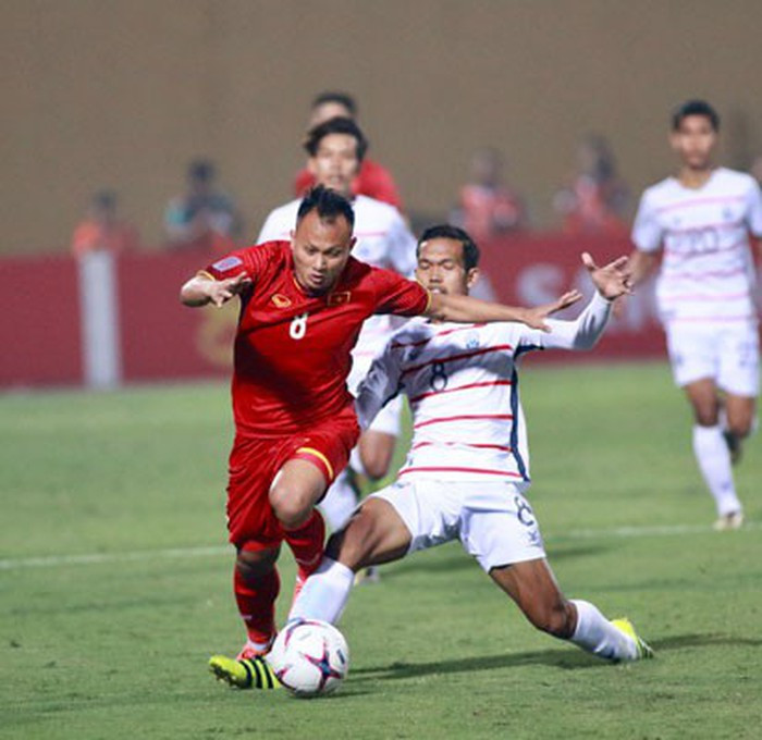 Trọng Hoàng mới chỉ không ra sân từ đầu ở 1 trong 4 trận. Anh đã thực hiện 181 đường chuyền, chính xác 158 lần, đạt tỷ lệ thành công cao nhất danh sách này: 87,3%.