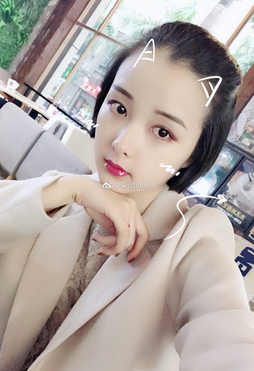 Cũng theo một số dân mạng bình luận, việc có tẩy lông nách hay không thì đó cũng là điều tế nhị và mang tính cá nhân. Đóa Nhi có thể sơ suất nhưng điều đó cũng không ảnh hưởng gì nhiều đến sự nổi tiếng trên mạng xã hội.