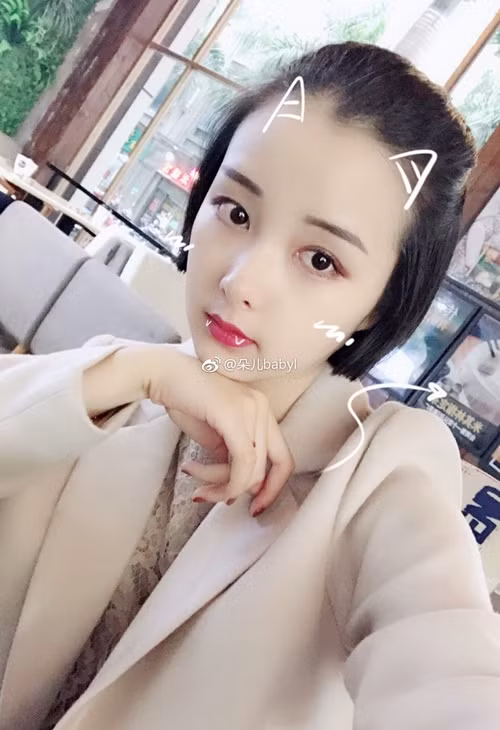 Cũng theo một số dân mạng bình luận, việc có tẩy lông nách hay không thì đó cũng là điều tế nhị và mang tính cá nhân. Đóa Nhi có thể sơ suất nhưng điều đó cũng không ảnh hưởng gì nhiều đến sự nổi tiếng trên mạng xã hội.