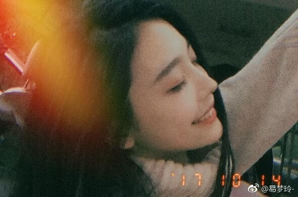 Bên cạnh đó, rất nhiều dân mạng cũng hy vọng rằng sẽ được gặp Dương Mộng Linh một ngày không xa tại Việt Nam để kiểm chứng cô bạn này ngoài đời có xinh hơn trong ảnh hay không. Ảnh sử dụng trong bài: Weibo nhân vật.