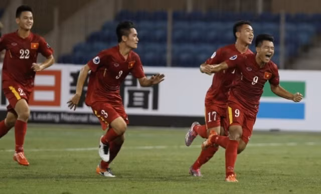 U19 Viet Nam - U19 Nhat Ban: Cho “phep” thay Tuan