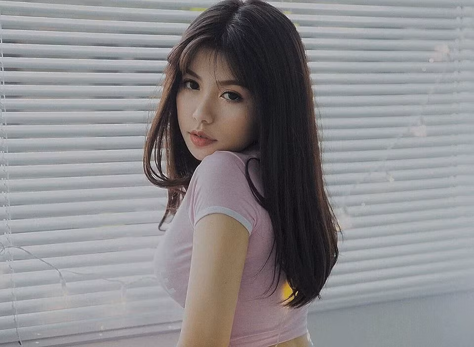 Còn với Tâm Trang, cô bạn này lại cho rằng mình đang ở độ tuổi bắt đầu trưởng thành và thích thể hiện mình, đặc biệt là cô còn lớn hơn các bạn đồng trang lứa, lại tham gia nghệ thuật nên suy nghĩ cũng có phần khác biệt. Trang không sợ bị dị nghị và mang tiếng xấu vì với cô, đó cũng chỉ là nghệ thuật và không hề có tính dung tục qua từng bức ảnh của mình.