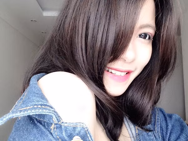 Như nhiều bạn nữ khác, được dân mạng chú ý thì cảm xúc đầu tiên là vui và hạnh phúc. Nhưng với Tâm Trang, niềm vui càng lớn bao nhiêu thì nỗi sợ hãi cũng nhiều bấy nhiêu. Bởi cô bạn sợ đời tư của mình sẽ bị soi mói và đi cùng với đó là những câu chuyện được nhiều người xấu tính thêu dệt lên.