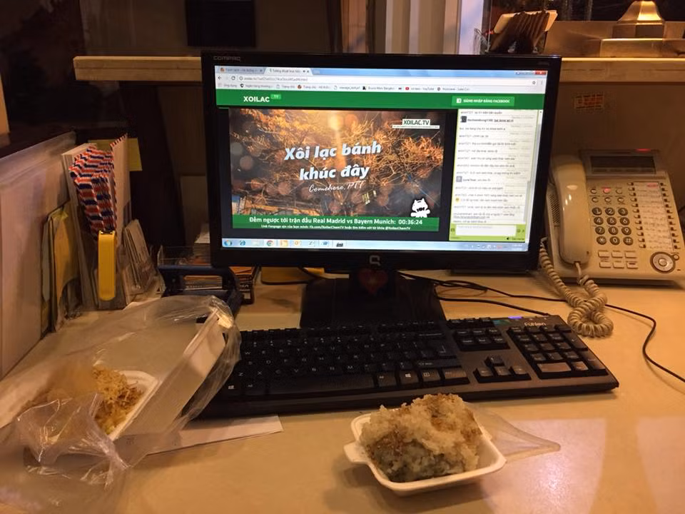 Một gói xôi lạc vào đêm mưa chờ xem World Cup thì còn gì bằng cho một dân mạng mê bóng đá,