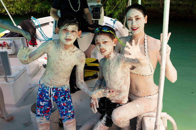 Không chỉ xinh đẹp, nóng bỏng hoa hậu U40 còn là một trong những người đẹp giàu nhất nhì Việt Nam.