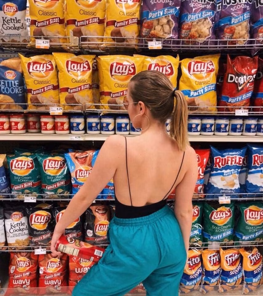 Chỉ cần tạo dáng nhẹ, quay lưng và không cần lộ mặt là đã có bức ảnh sống ảo nghìn like trên MXH rồi.