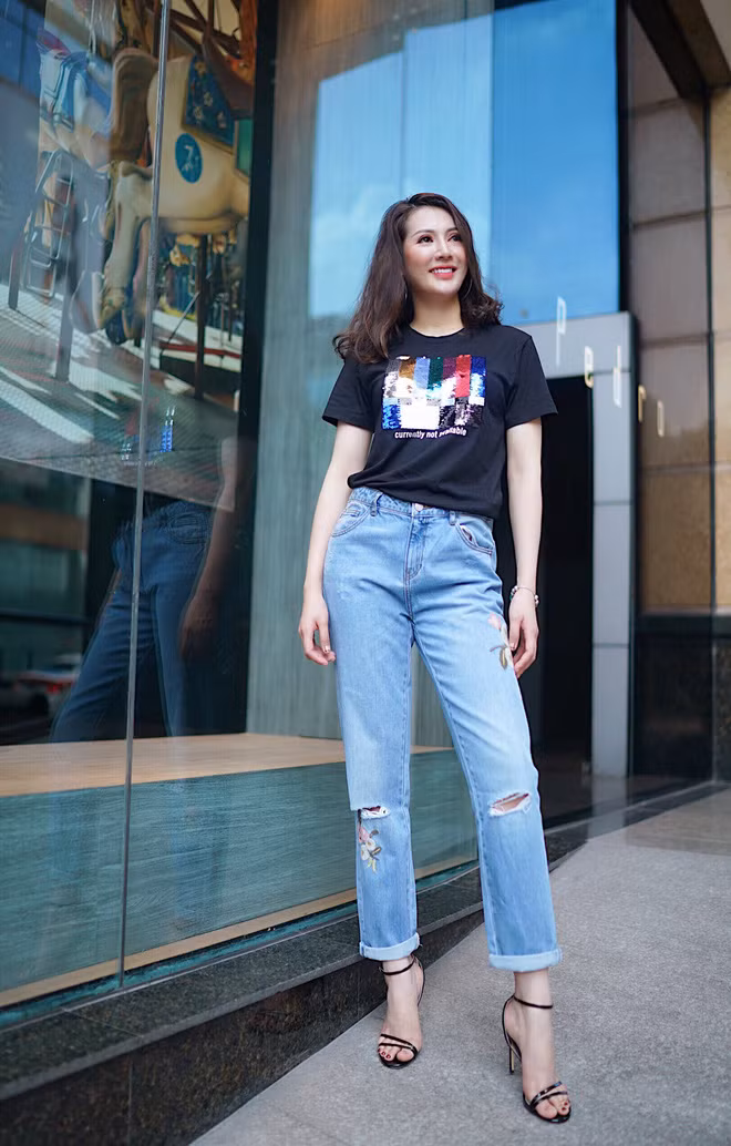 Ngoài thời gian trực ở cơ quan, chăm sóc gia đình, Mai Ly cũng chăm chút cho bản thân và dành thời gian vui chơi, giao lưu bên ngoài.