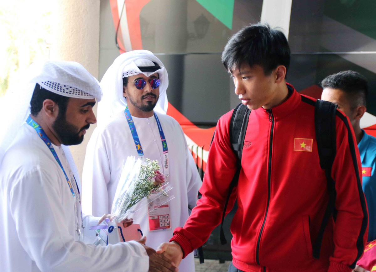 Toàn bộ hành lý, trang thiết bị tập luyện cũng được BTC hỗ trợ vận chuyển và được nhân viên khách sạn đưa lên tận phòng cho các thành viên của đội.