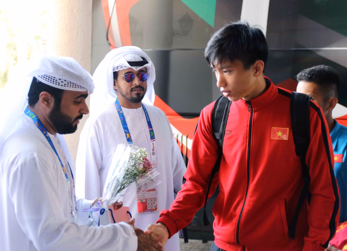 Toàn bộ hành lý, trang thiết bị tập luyện cũng được BTC hỗ trợ vận chuyển và được nhân viên khách sạn đưa lên tận phòng cho các thành viên của đội.