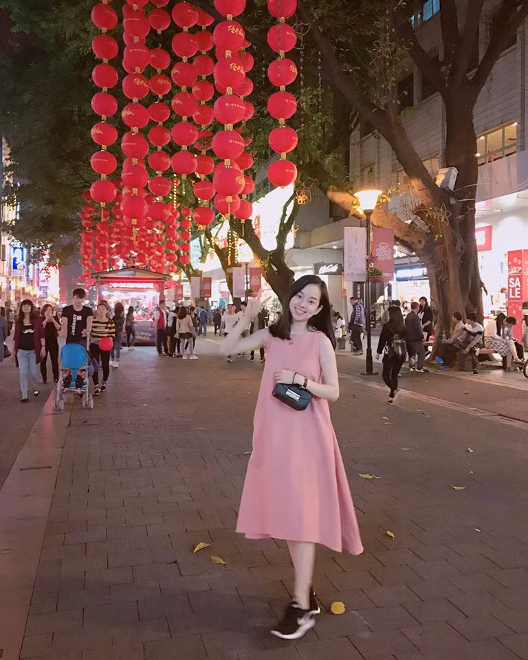 Như đã biết, sau khi chính thức bị gia đình Mạc Hồng Quân từ chối, hot girl Hà thành Ly Kute đã từng rơi vào trạng thái bất ổn. Có lúc cô nghĩ tới việc rời Việt Nam để tránh thị phi và để làm mới cuộc sống ở một vùng đất khác.