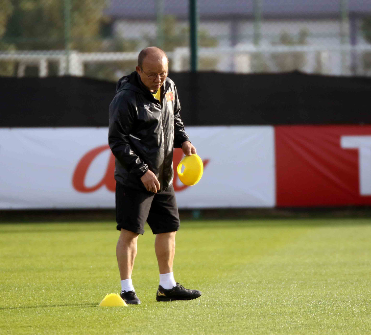 HLV Park Hang-seo luôn căn dặn các học trò cần phải suy nghĩ một cách tích cực về cơ hội của mình, phải lấy lại sự tập trung tối đa nhằm có sự chuẩn bị tốt nhất cho trận đấu cuối gặp Yemen, trận đấu mà đội tuyển chỉ có một sự lựa chọn duy nhất đó là chiến thắng. Đây không phải là nhiệm vụ bất khả thi bởi xét về thực lực, ĐT Việt Nam hoàn toàn có thể thi đấu một cách sòng phẳng với đội bóng đến từ Tây Á.