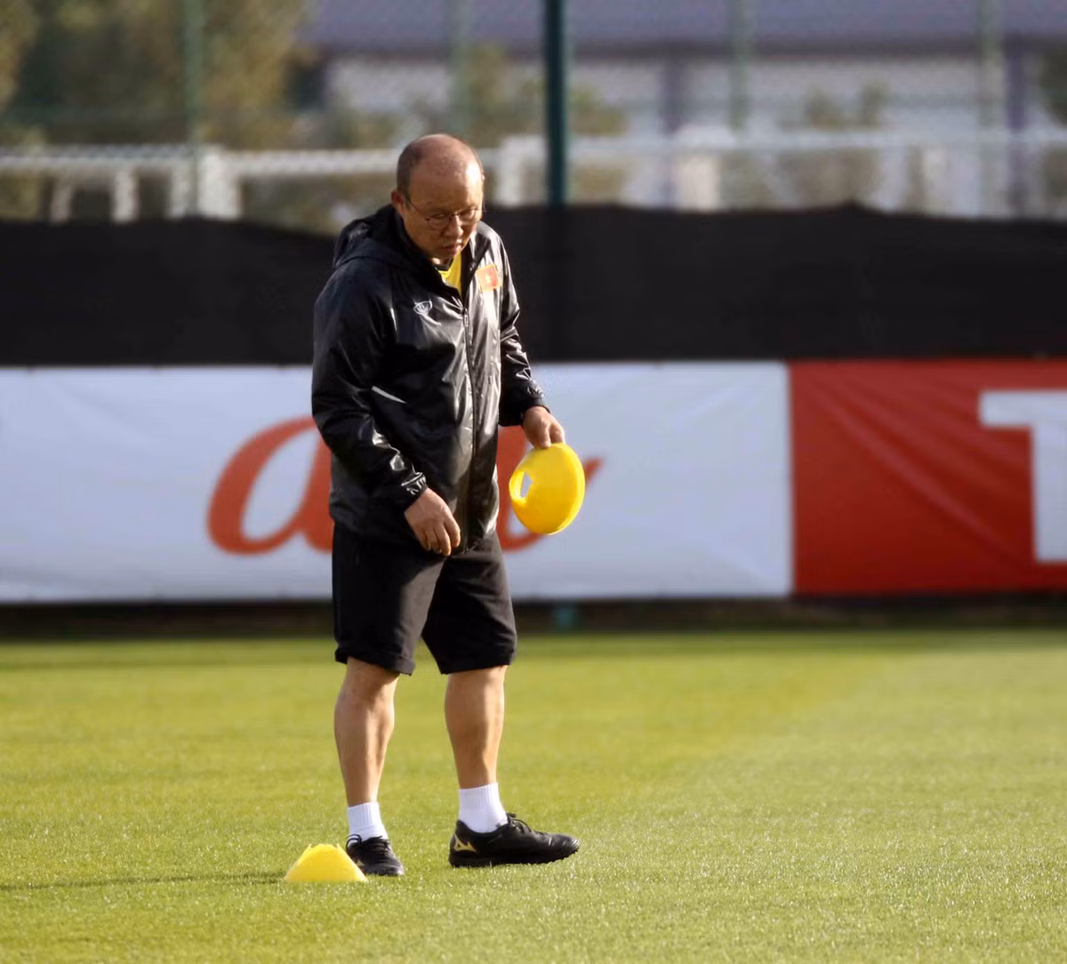 HLV Park Hang-seo luôn căn dặn các học trò cần phải suy nghĩ một cách tích cực về cơ hội của mình, phải lấy lại sự tập trung tối đa nhằm có sự chuẩn bị tốt nhất cho trận đấu cuối gặp Yemen, trận đấu mà đội tuyển chỉ có một sự lựa chọn duy nhất đó là chiến thắng. Đây không phải là nhiệm vụ bất khả thi bởi xét về thực lực, ĐT Việt Nam hoàn toàn có thể thi đấu một cách sòng phẳng với đội bóng đến từ Tây Á.