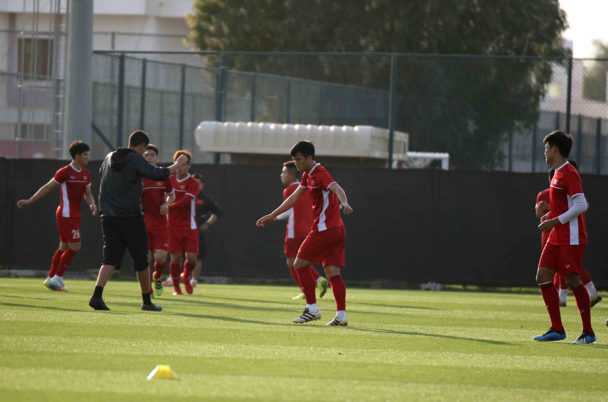 Vấn đề đáng quan tâm nhất đó là tình trạng thể lực của các cầu thủ. Thật khó có thể đòi hỏi họ đạt được nền tảng tốt nhất sau liên tiếp các giải đấu và mới đây lại vắt sức trước 2 đối thủ mạnh Iran, Iraq. Gần như phải chạy đua với thời gian, BHL cũng như đội ngũ bác sỹ, HLV thể lực của đội tuyển đã cố gắng hết sức để đảm bảo tất cả các vị trí đều có thể ra sân trong trận đấu với Yemen.