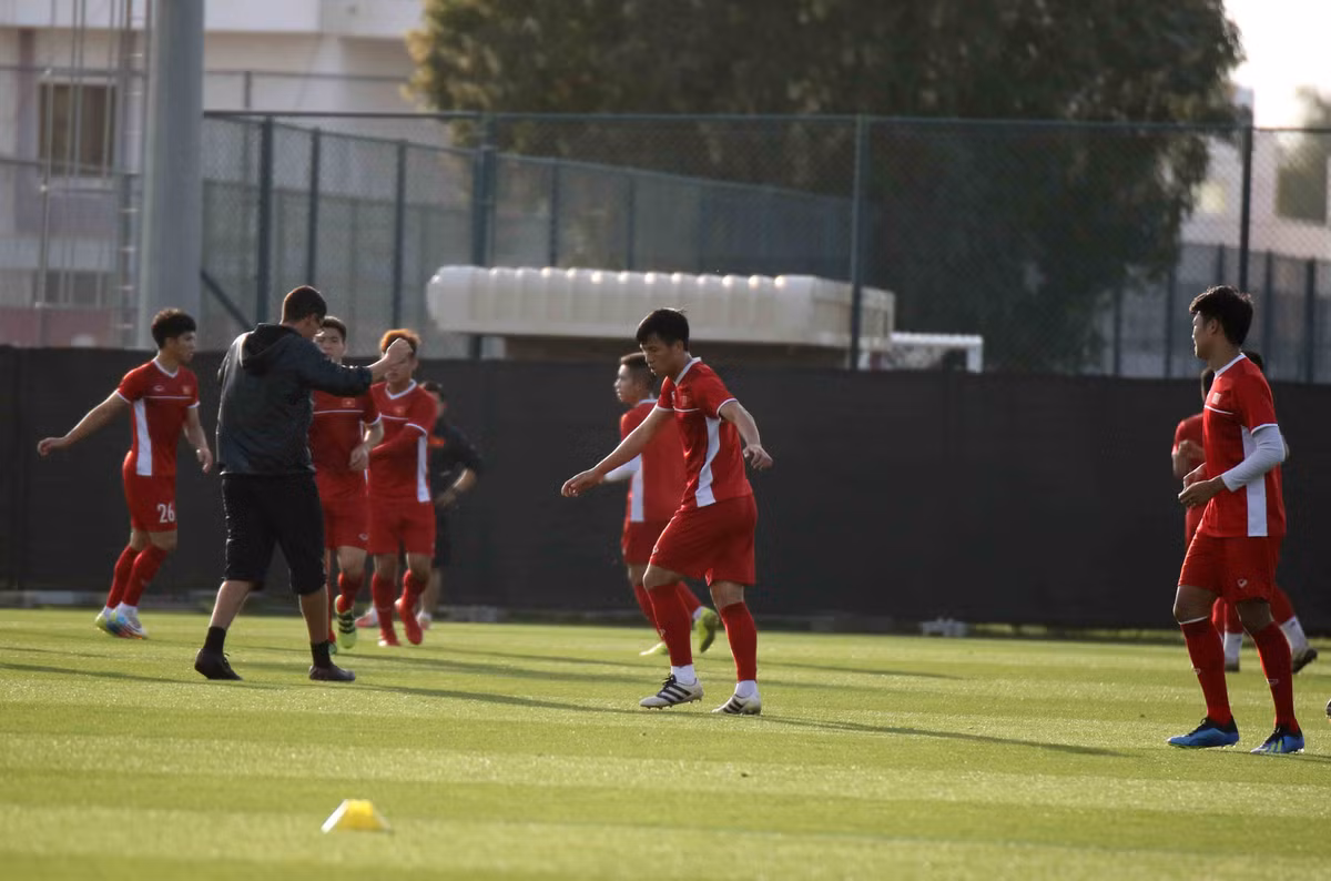 Vấn đề đáng quan tâm nhất đó là tình trạng thể lực của các cầu thủ. Thật khó có thể đòi hỏi họ đạt được nền tảng tốt nhất sau liên tiếp các giải đấu và mới đây lại vắt sức trước 2 đối thủ mạnh Iran, Iraq. Gần như phải chạy đua với thời gian, BHL cũng như đội ngũ bác sỹ, HLV thể lực của đội tuyển đã cố gắng hết sức để đảm bảo tất cả các vị trí đều có thể ra sân trong trận đấu với Yemen.