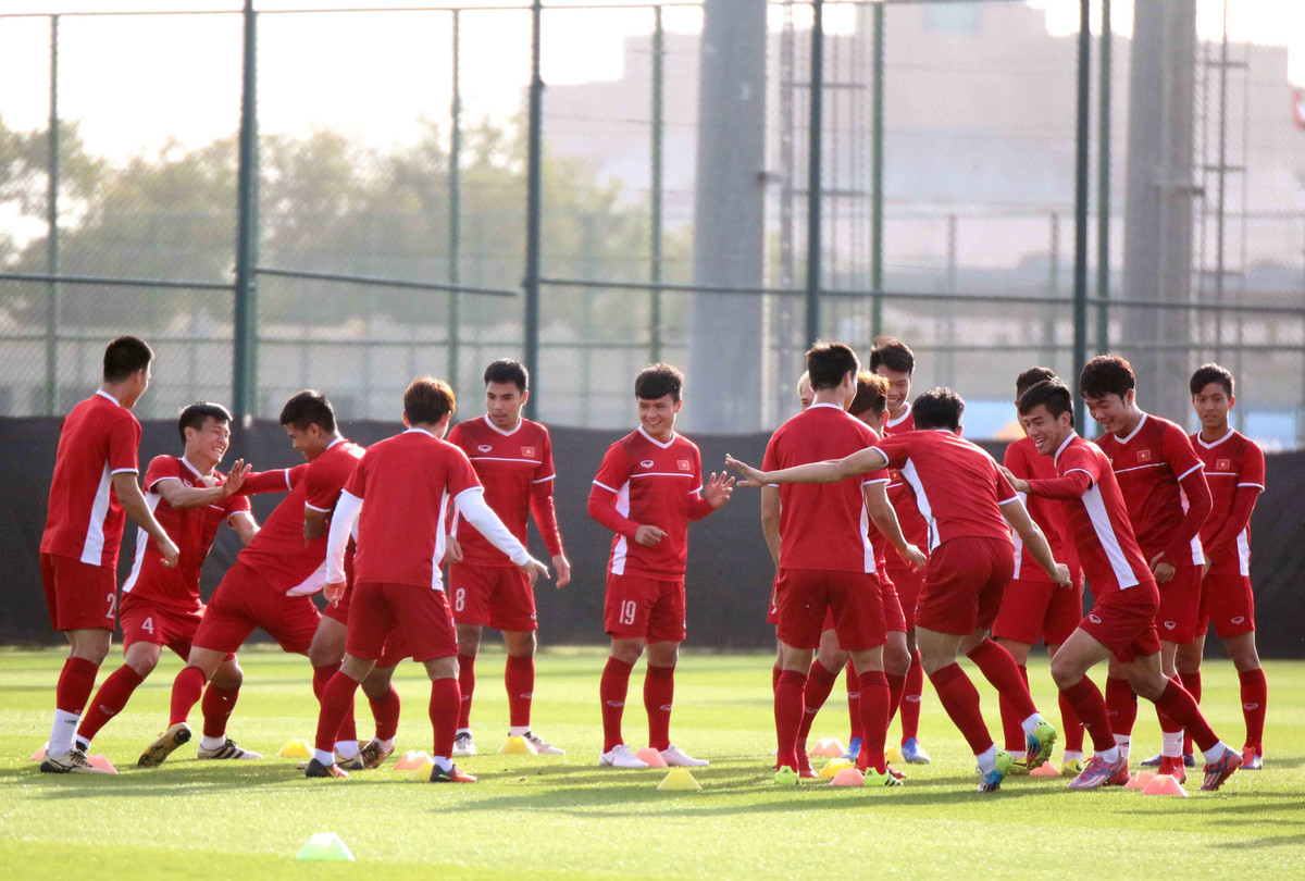 Do phần lớn các cầu thủ trong đội hình của đội tuyển Việt Nam đều đã phải trải qua quá trình thi đấu liên tiếp cũng như quãng thời gian giữa 2 giải đấu lớn là AFF Suzuki Cup 2018 và VCK Asian Cup 2019 không đủ để họ có thể trở lại với trạng thái phong độ cao nhất cả về tinh thần lẫn thể lực, nên HLV Park Hang-seo đánh giá rất cao sự nỗ lực của các học trò trong 2 trận đấu vừa qua.