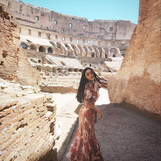 Thời gian gần đây, hội Rich Kid Việt Nam đón nhận thêm rất nhiều thành viên mới. Họ không chỉ có độ ăn chơi với những sản phẩm hàng hiệu, check in ở những địa điểm sang trọng mà còn sở hữu nhan sắc khiến vạn người phải mê mẩn.