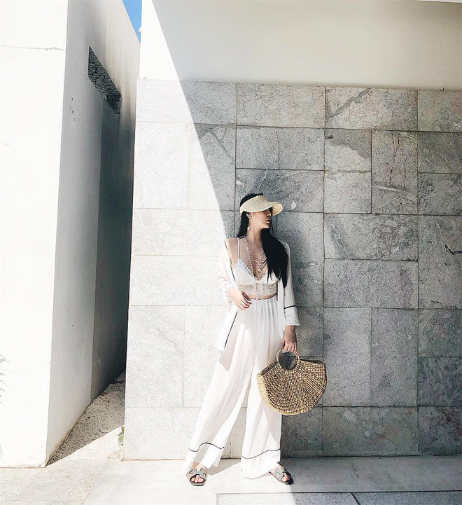 Trước đó, Hương Trang từng có thời gian học thanh nhạc tại Đại học Văn Hóa Nghệ Thuật Quân Đội.