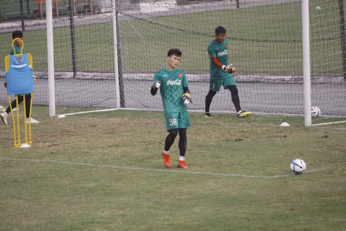 Thủ môn Bùi Tiến Dũng là gương mặt được nhiều PV cũng như NHM chú ý trong đội hình đội tuyển U23 Việt Nam bên cạnh Quang Hải, Văn Hậu hay Đình Trọng.