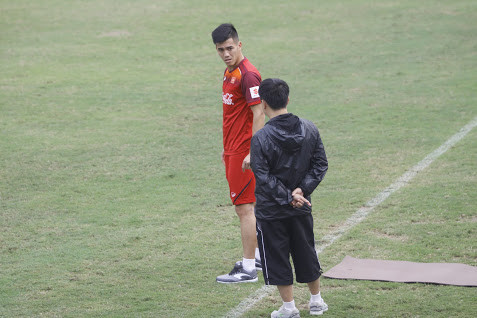 Ngoài Đình Trọng, Tiến Linh cũng là cầu thủ đang chạy đua từng ngày để có thể phục vụ cho U23 Việt Nam trong VL U23 châu Á sắp tới. Cầu thủ này đã không may gặp chấn thương trước ngày hội quân tại Hà Nội.