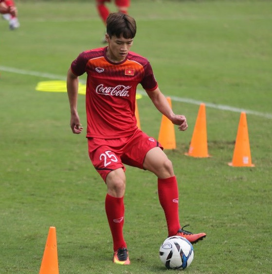 Còn ở cấp độ CLB, cũng chính sự đa năng này giúp Đức thường xuyên được HLV Đặng Phương Nam điền tên trong đội hình Viettel.