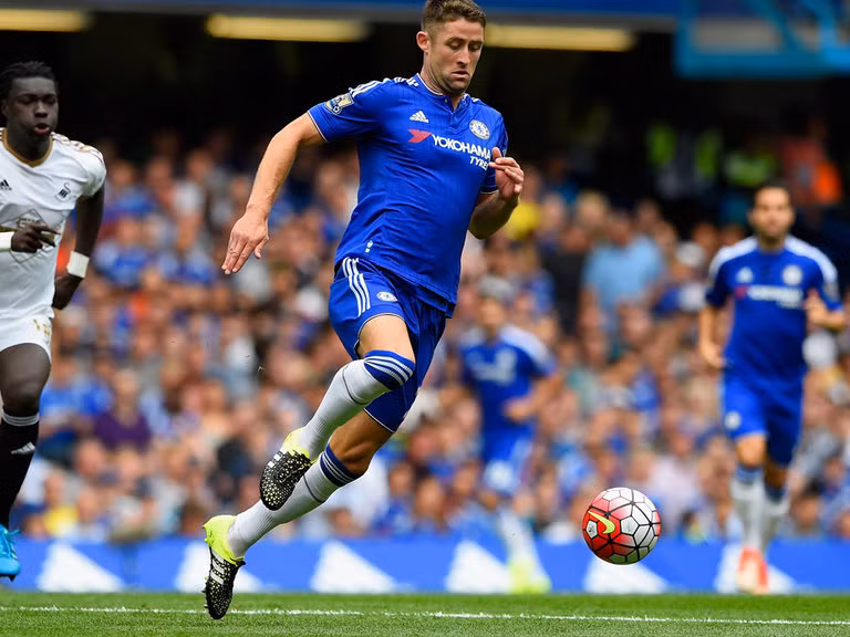 Gary Cahill đã có màn trình diễn mờ nhạt trên sân Liberty và mắc lỗi trong bàn thua đầu tiên của Chelsea trong trận hòa với Swansea.
