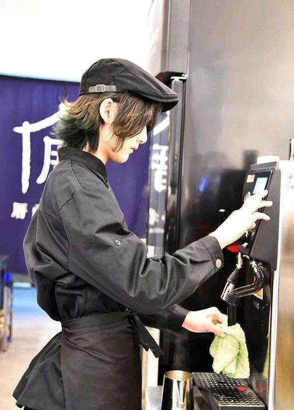 Hồ Diệp Đào thường xuyên sử dụng Tik tok và chia sẻ những clip hát nhép của mình trên trang cá nhân.