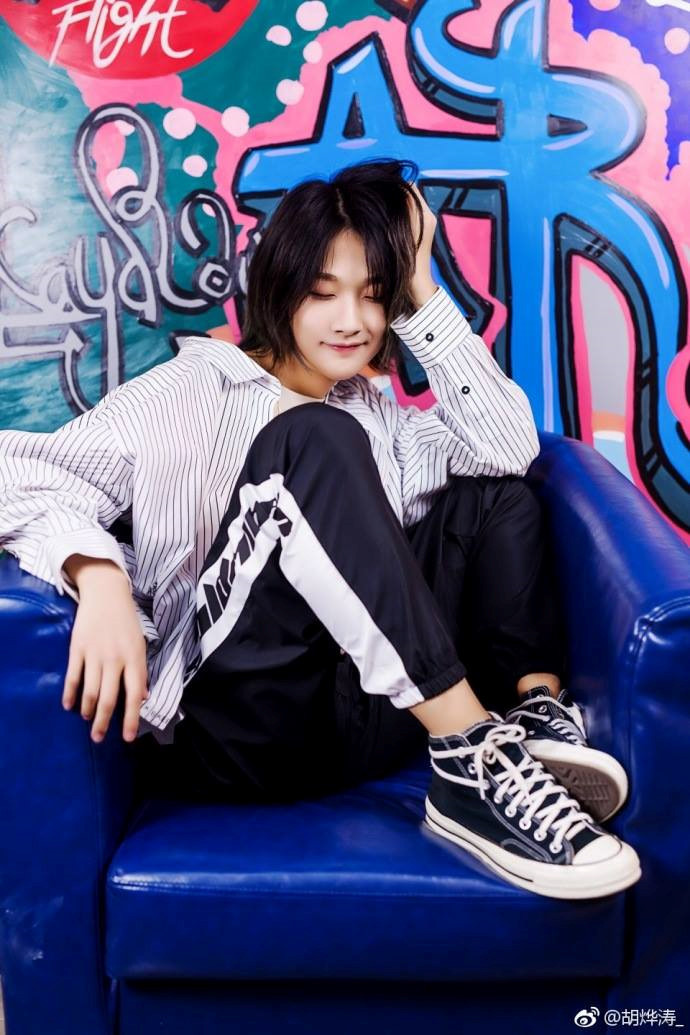 Được biết, Hồ Diệp Đào sinh năm 2000, hiện sinh sống tại Giang Âm, tỉnh Giang Tô, Trung Quốc.