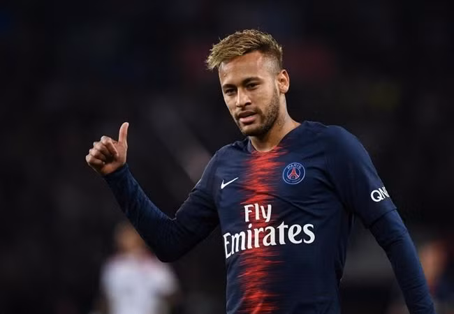 Chuyển nhượng bóng đá từ Marca, Neymar đã đưa ra điều kiện "không tưởng" để có thể gia nhập màu áo Real Madrid. Nếu muốn có được sự phục vụ của ngôi sao người Brazil, Kền Kền Trắng sẽ phải trả cho anh mức lương lên đến 1,2 triệu bảng mỗi tuần.