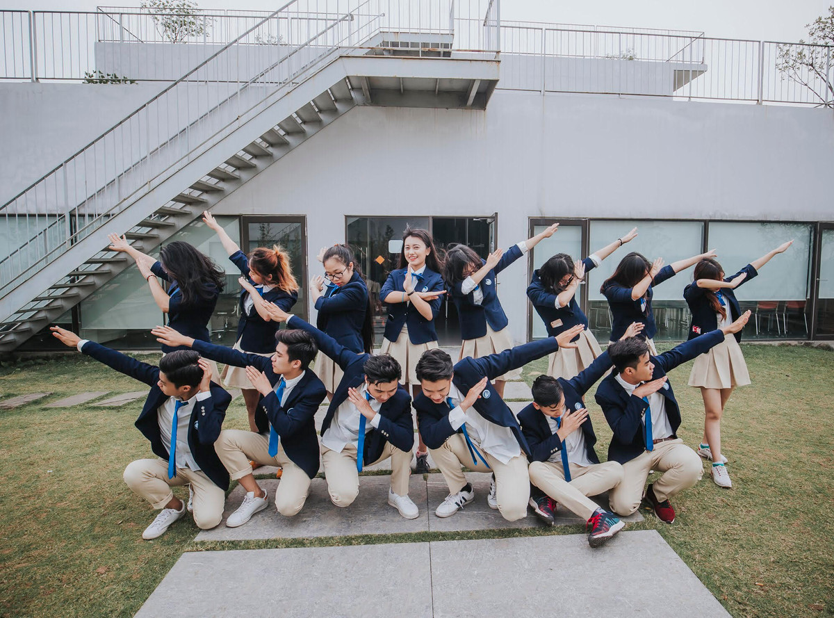 Trong bộ phim "Có nắng có gió ấy là ngày tươi đẹp", Thúy Quỳnh một lần nữa lột xác với vai Chiêu Dương. Vai diễn của cô gây ấn tượng ngay từ đầu với tóc mái ngố tinh nghịch, độc đáo, khác biệt hoàn toàn với các nhân vật trước đây mà cô nàng thủ vai.