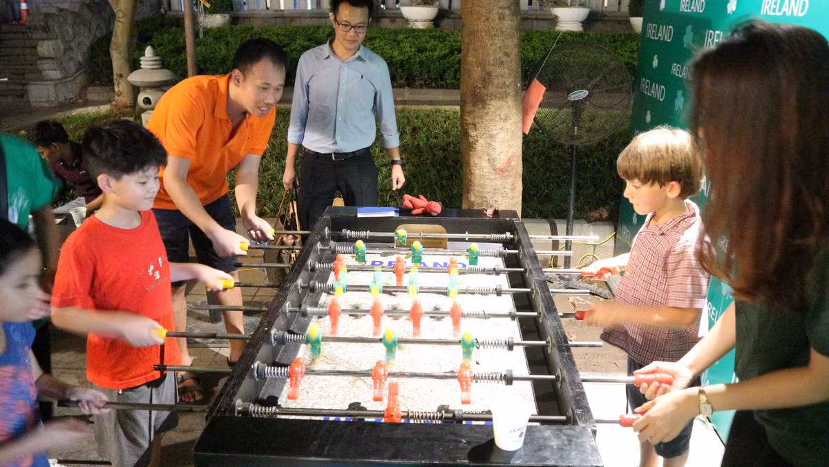  "Ngôi làng Châu Âu" giữa lòng Hà Nội được xem là một chương trình văn hóa, nghệ thuật độc đáo giới thiệu các nét tinh hoa của văn hóa Châu Âu từ nghệ thuật, ẩm thực đến phong cách sống.