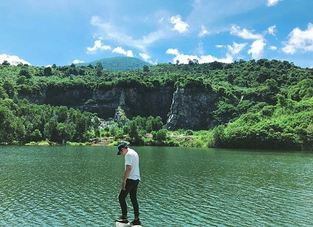 Thi thoảng khi tới khám phá Ma Thiên Lãnh người ta còn nghe văng vẳng tiếng chim kêu, vượn hú, tiếng suối róc rách lúc gần lúc xa. Cảnh đẹp ở đây mê hoặc làm sao có thể kiềm lòng được những phượt thủ đang tràn đầy nhiệt huyết của tuổi trẻ.