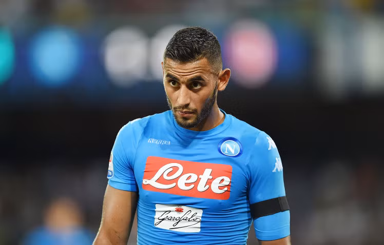 Tottenham muốn có Fauzi Ghoulam: Tottenham Hotspur đã gia nhập cuộc đua với Chelsea và AC Milan để giành chữ ký của ngôi sao Napoli, Fauzi Ghoulam. Ghoulam đang có hợp đồng với Napoli đến năm 2018, tuy nhiên anh đang cảm thấy không hạnh phúc và từ chối ký vào bản gia hạn với đại diện Serie A. Ảnh: Daily Mail
