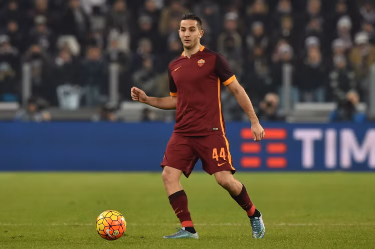 Manolas mang tin vui cho Chelsea: Kostas Manolas, mục tiêu theo đuổi bấy lâu của Manchester United và Chelsea đang chuẩn bị rời AS Roma cuối mùa giải này. Theo những thông tin từ Calciomercato, Roma đã sẵn sàng rao bán Manolas trong hè này, dự kiến anh có thể rời đội bóng ngay trong tháng 6. Cầu thủ người Hy Lạp có giá khoảng 40 triệu euro. Ảnh: AS
