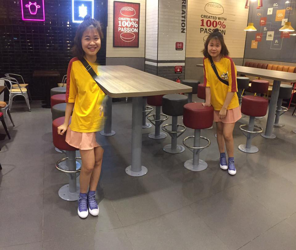 Đã có từng không ít trường hợp, các dân mạng bóc phốt chính đứa bạn thân. Trong khi, chúng ta chụp ảnh cho chúng đẹp long lanh thì khi nhờ chụp lại thì cho ta những khoảnh khắc không thể "thốn" hơn.