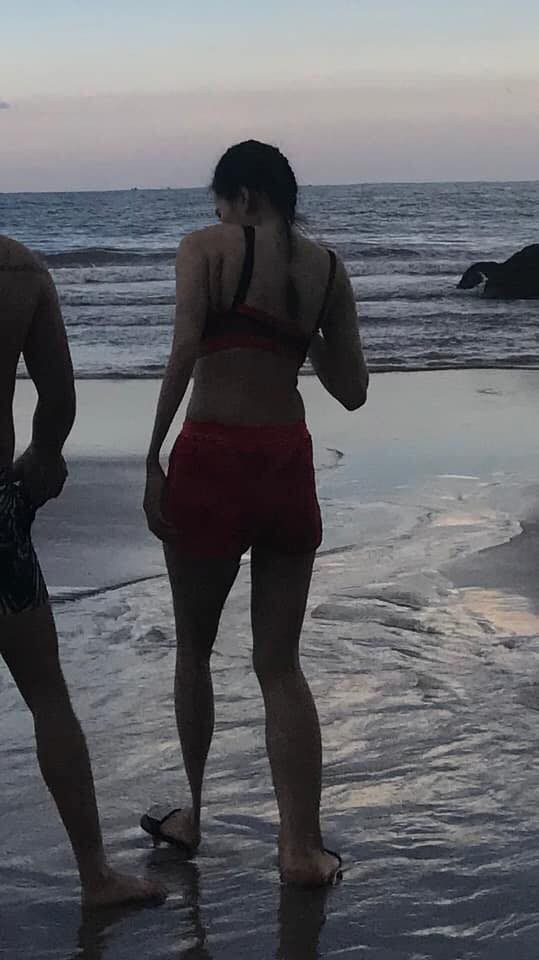 Khi đứa bạn thân thích chụp ngược sáng và hậu quả chúng ta phải gánh chịu đó là bức ảnh đen thùi lùi.