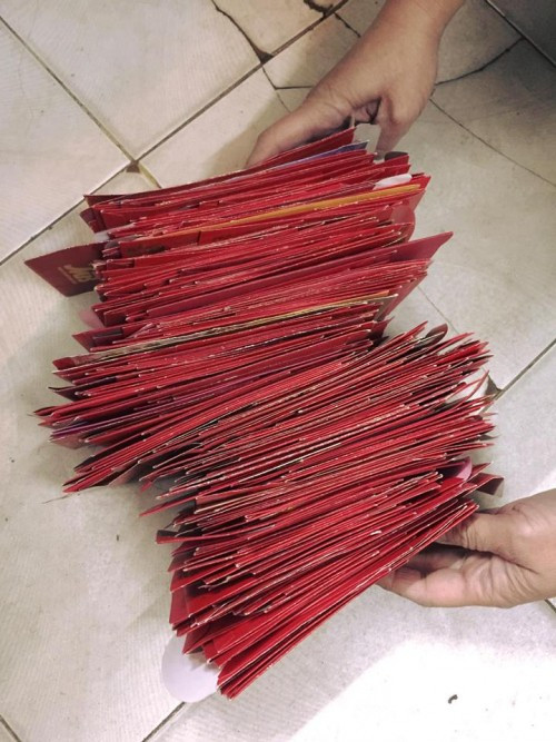 Bảo Ngân chia sẻ đã bê tráp từ năm 15 tuổi. Ban đầu cô bạn chỉ bê tráp cho bạn bè và họ hàng, nhưng dần dần bị đưa đẩy đến với dịch vụ bê tráp. Từ đó Bảo Ngân cũng đi bê tráp thường xuyên hơn để kiếm thêm thu nhập.