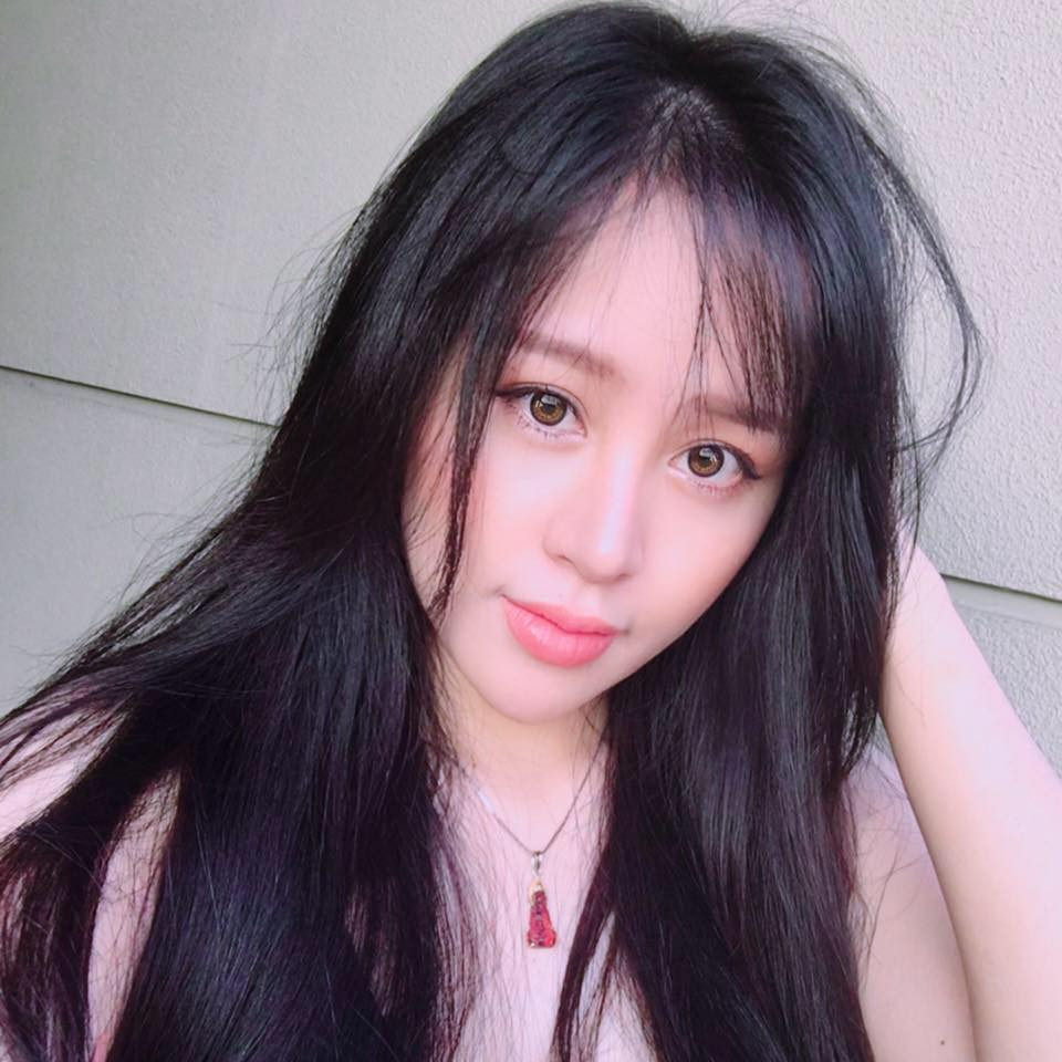 Nghĩ lại những thị phi đã đi qua, Huyền Anh cho biết cô từng cảm thấy buồn và mệt mỏi khi cứ mở mắt ra là đọc được những dòng bình luận tiêu cực.