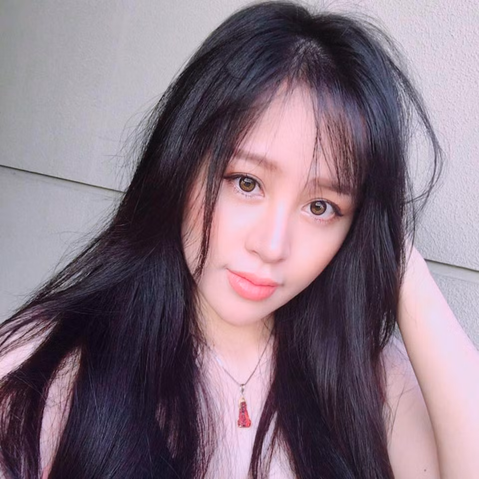 Nghĩ lại những thị phi đã đi qua, Huyền Anh cho biết cô từng cảm thấy buồn và mệt mỏi khi cứ mở mắt ra là đọc được những dòng bình luận tiêu cực.